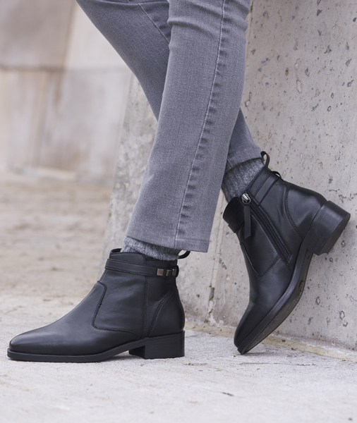 Metal Trim Ankle boots with Zip